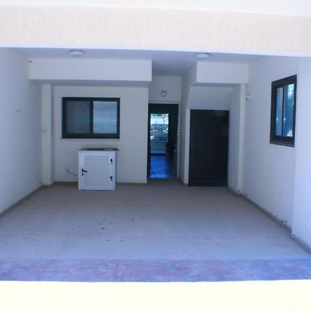 Queens Gardens 2 Bedrooms Paphos Exterior photo