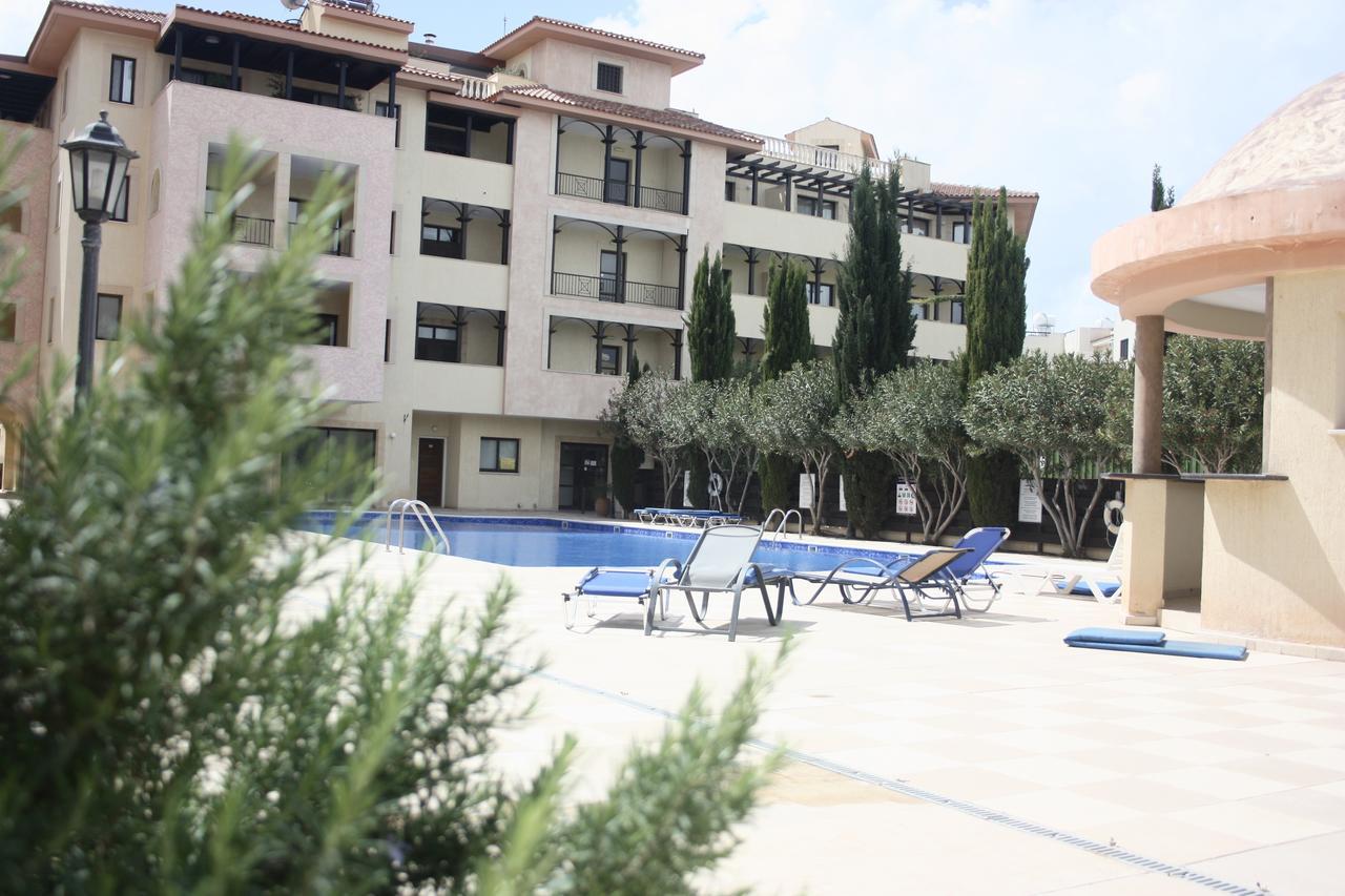 Queens Gardens 2 Bedrooms Paphos Exterior photo