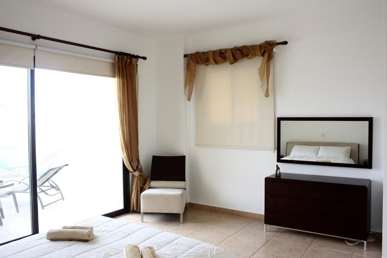 Queens Gardens 2 Bedrooms Paphos Exterior photo