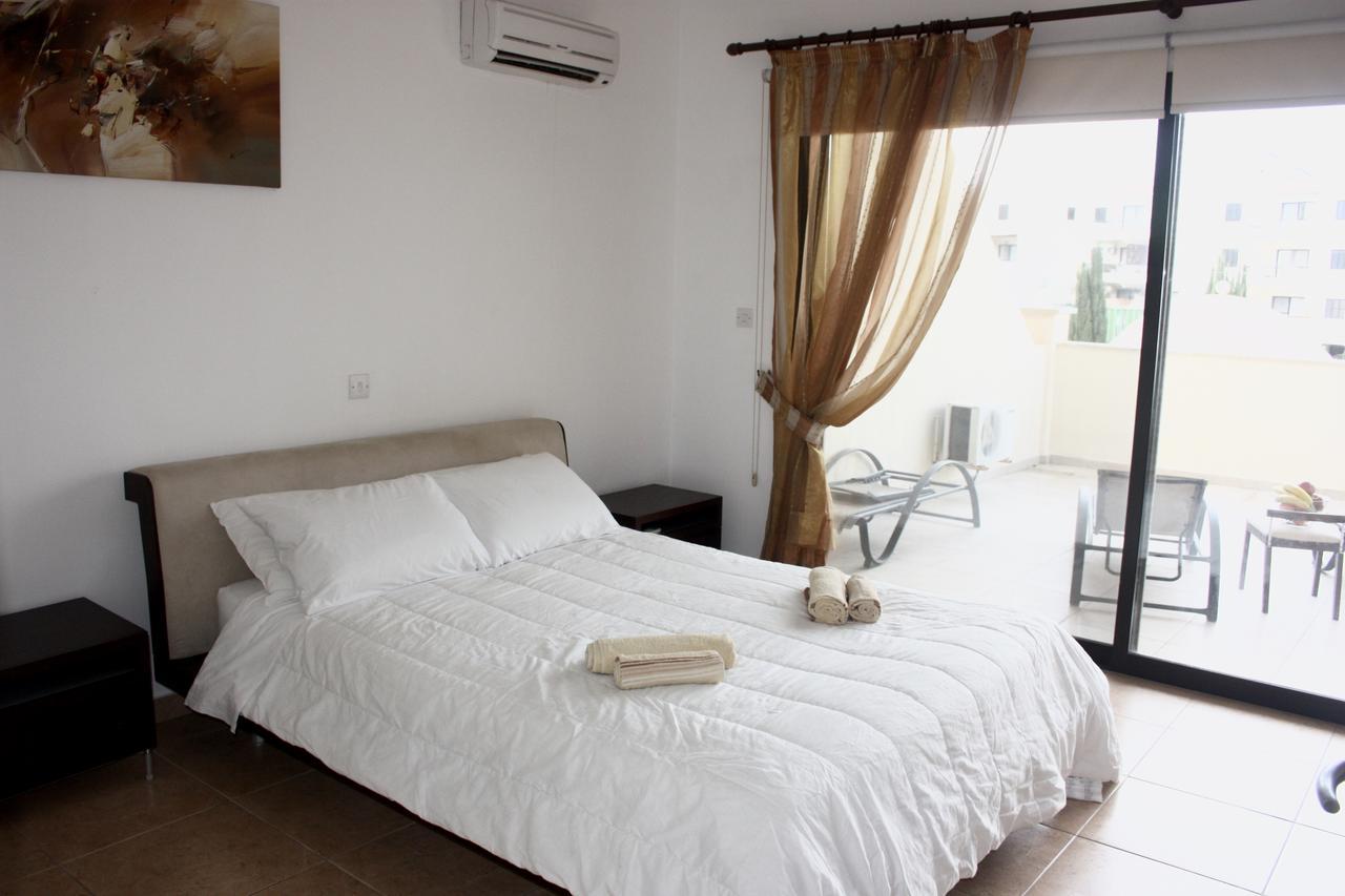 Queens Gardens 2 Bedrooms Paphos Exterior photo