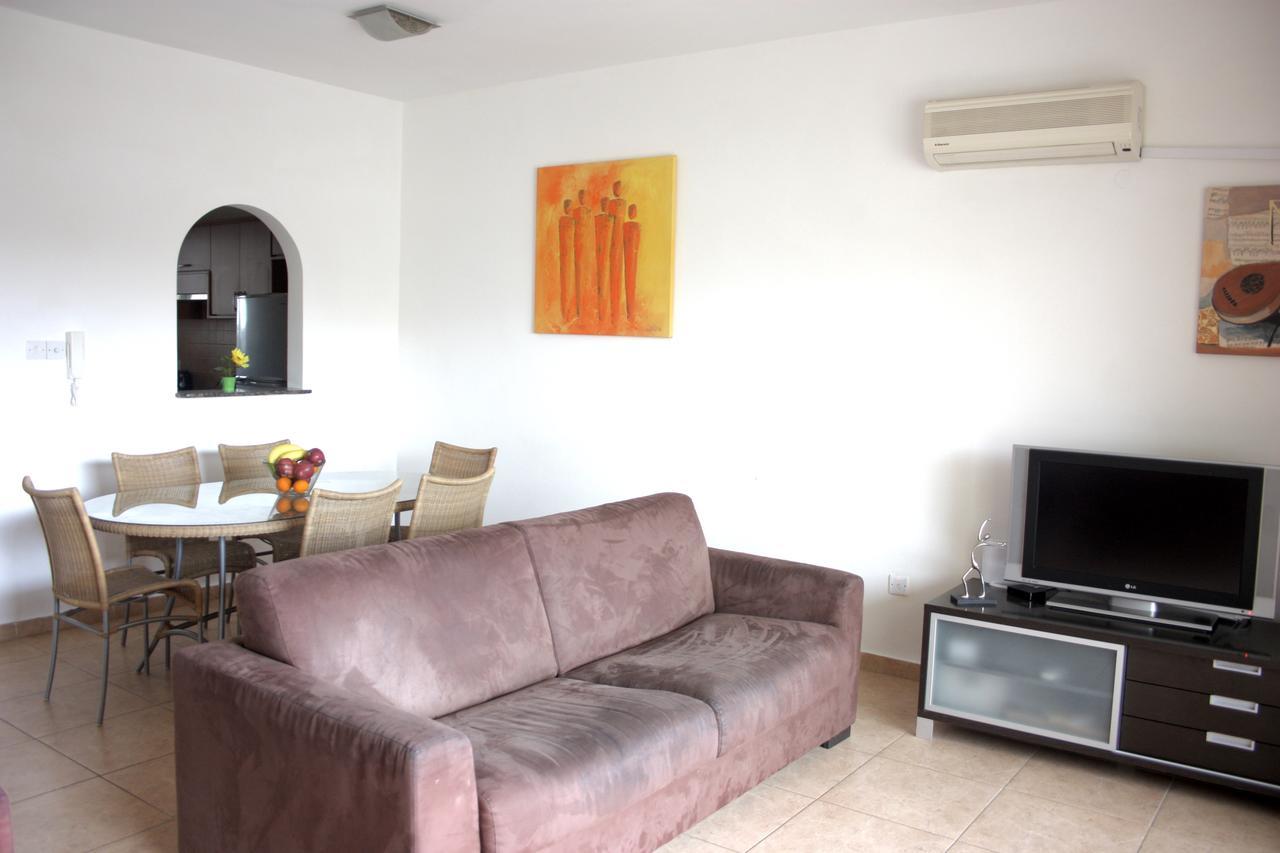 Queens Gardens 2 Bedrooms Paphos Exterior photo