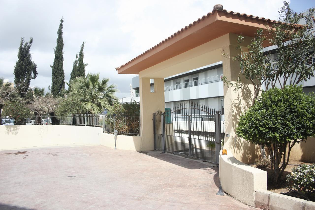 Queens Gardens 2 Bedrooms Paphos Exterior photo