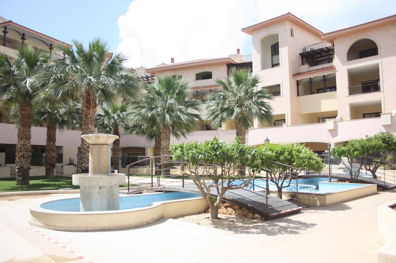 Queens Gardens 2 Bedrooms Paphos Exterior photo