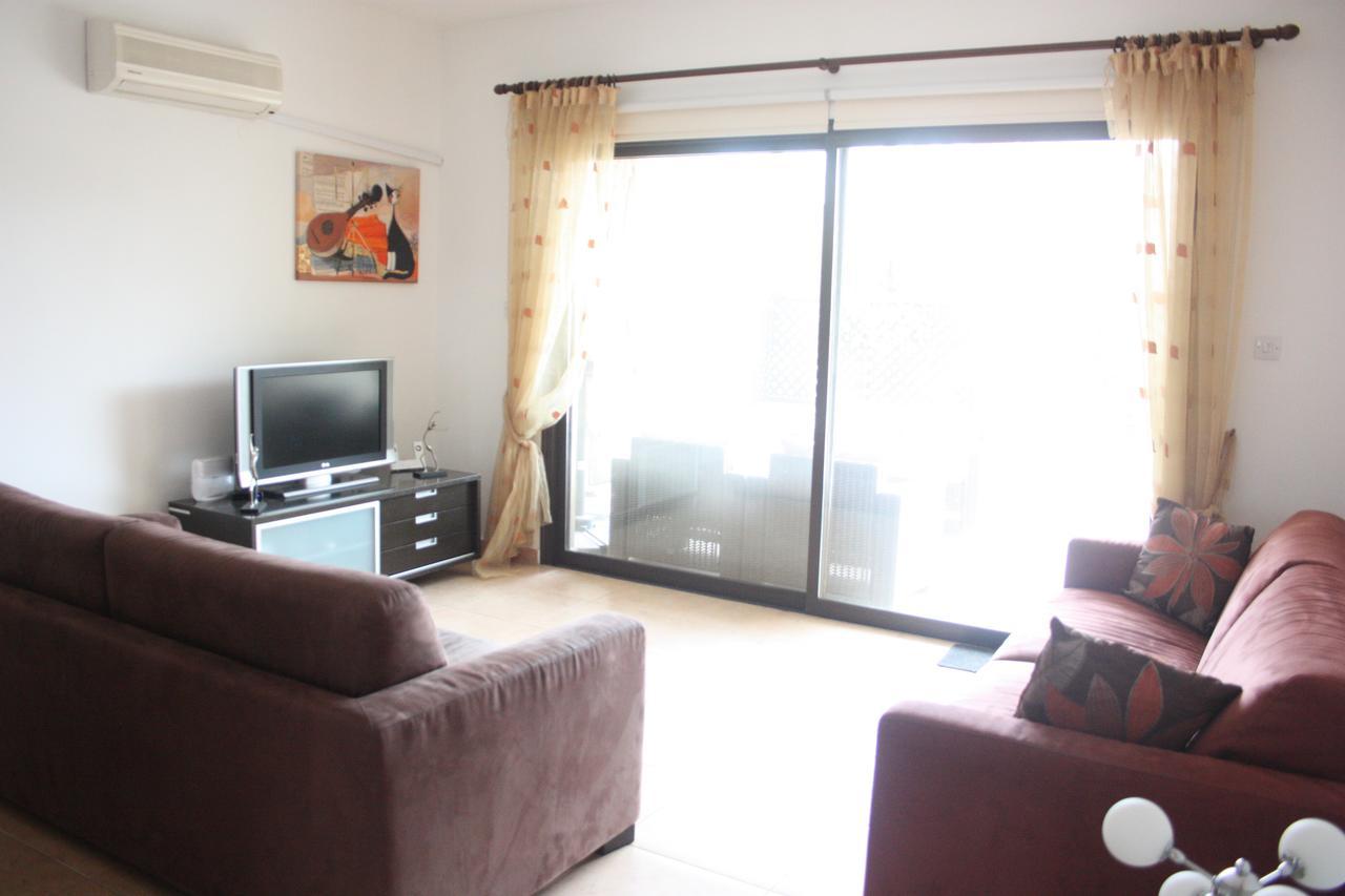 Queens Gardens 2 Bedrooms Paphos Exterior photo